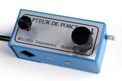 Bien SERRER sur le support vertical pour viter tout microdplacement du capteur pendant les oscillations